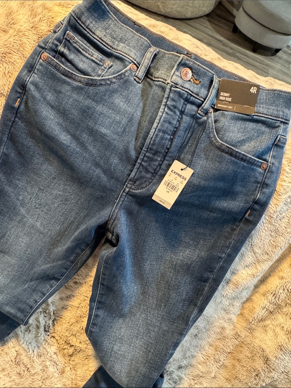 NWT- Express Women’s Skinny Jeans - Medium Blue Wash Size 4R